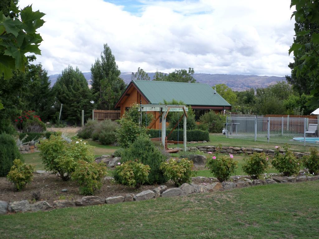 Central Chalets Ltd Alexandra Bagian luar foto