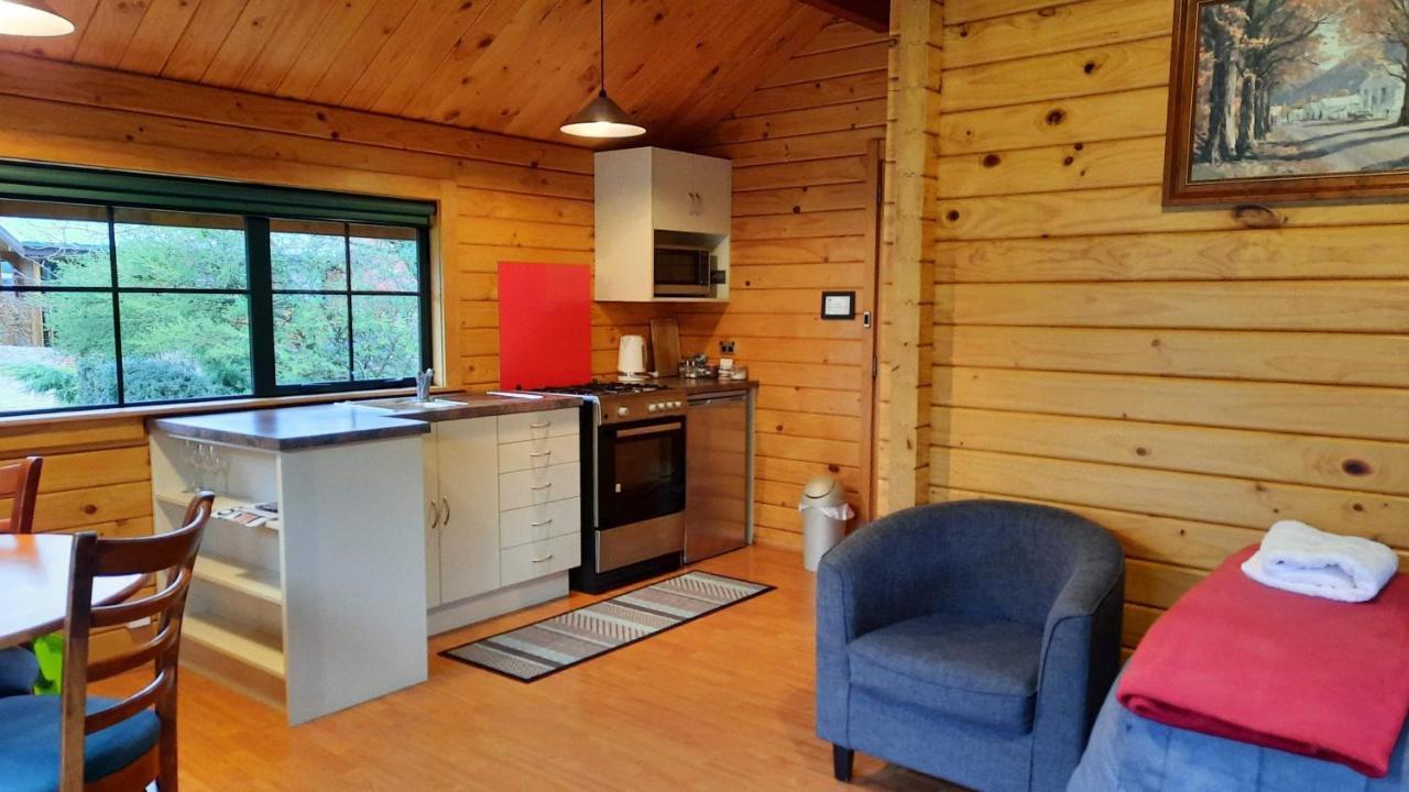Central Chalets Ltd Alexandra Bagian luar foto