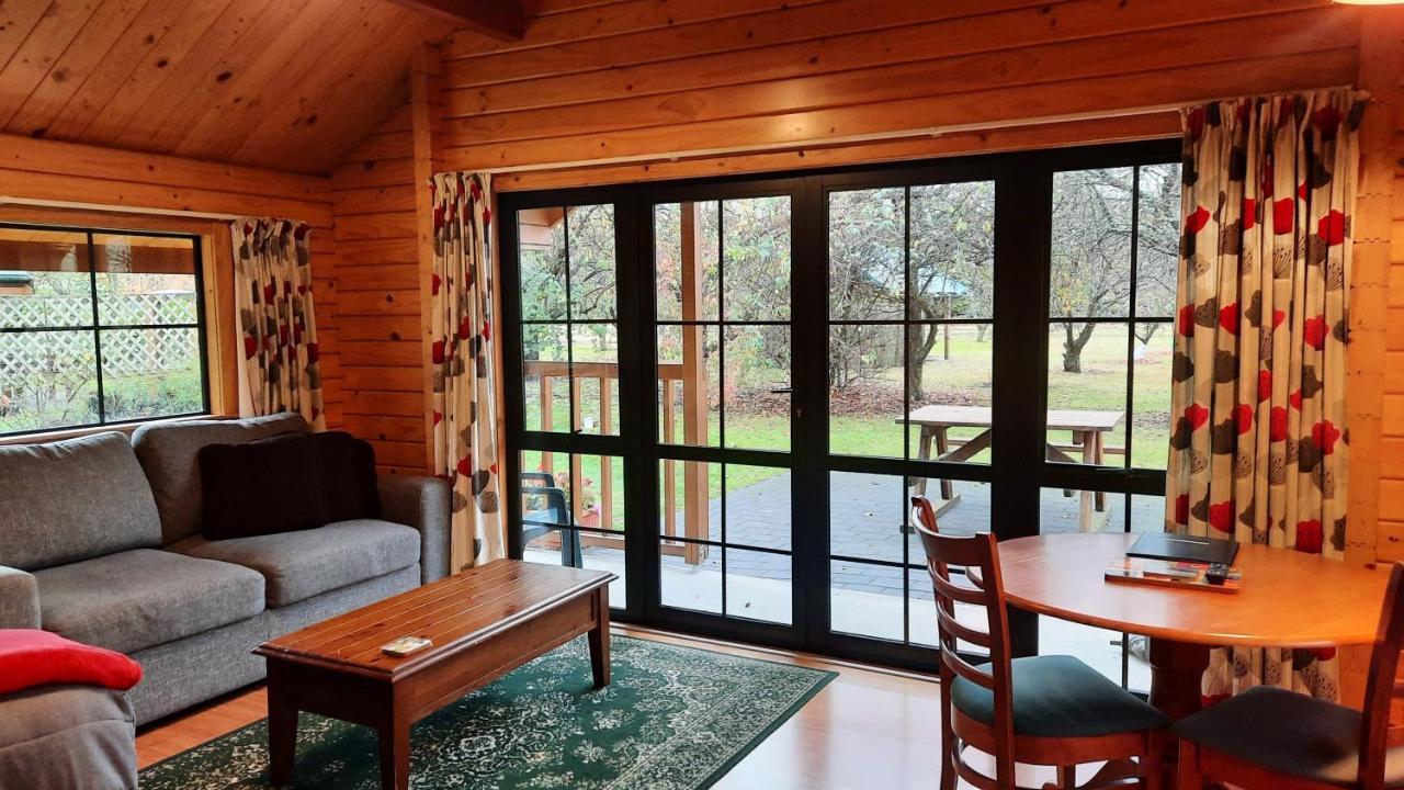 Central Chalets Ltd Alexandra Bagian luar foto