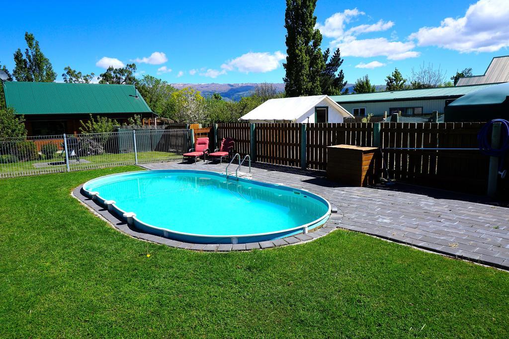 Central Chalets Ltd Alexandra Bagian luar foto