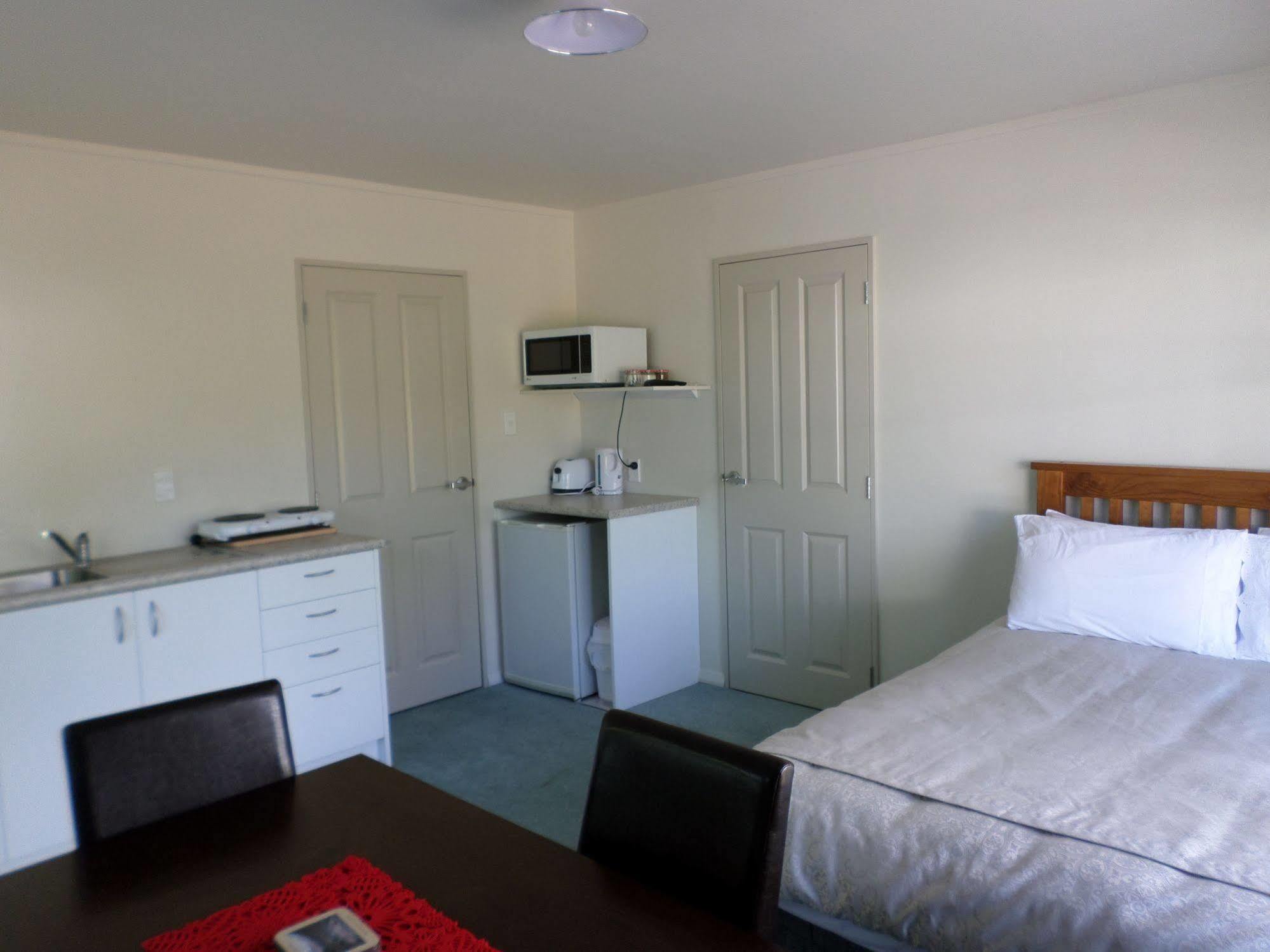 Central Chalets Ltd Alexandra Bagian luar foto
