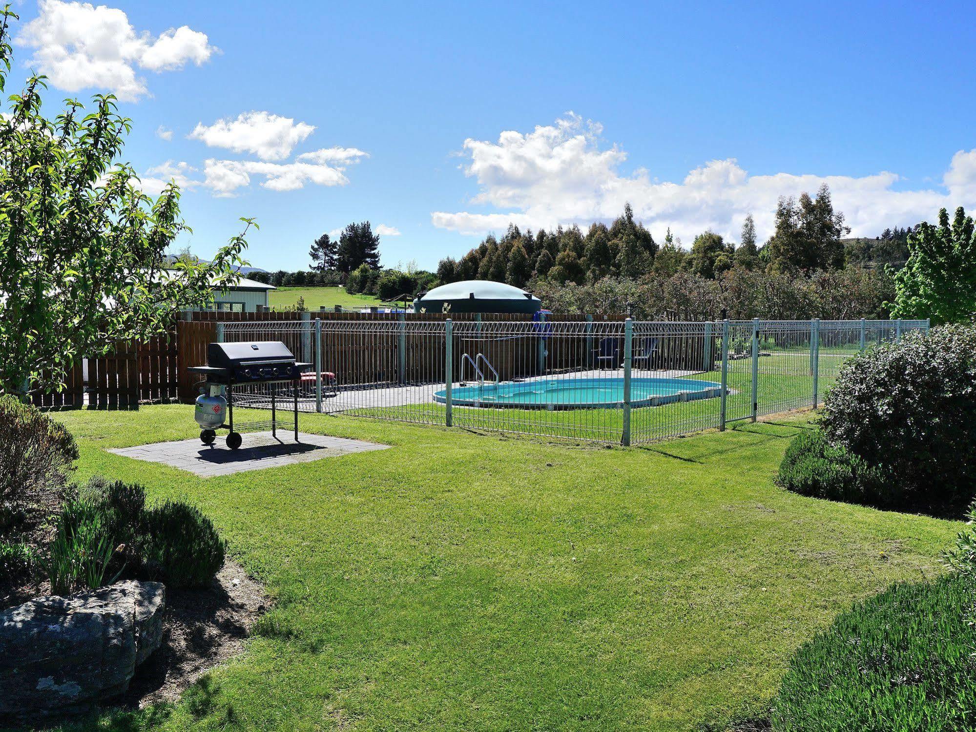 Central Chalets Ltd Alexandra Bagian luar foto