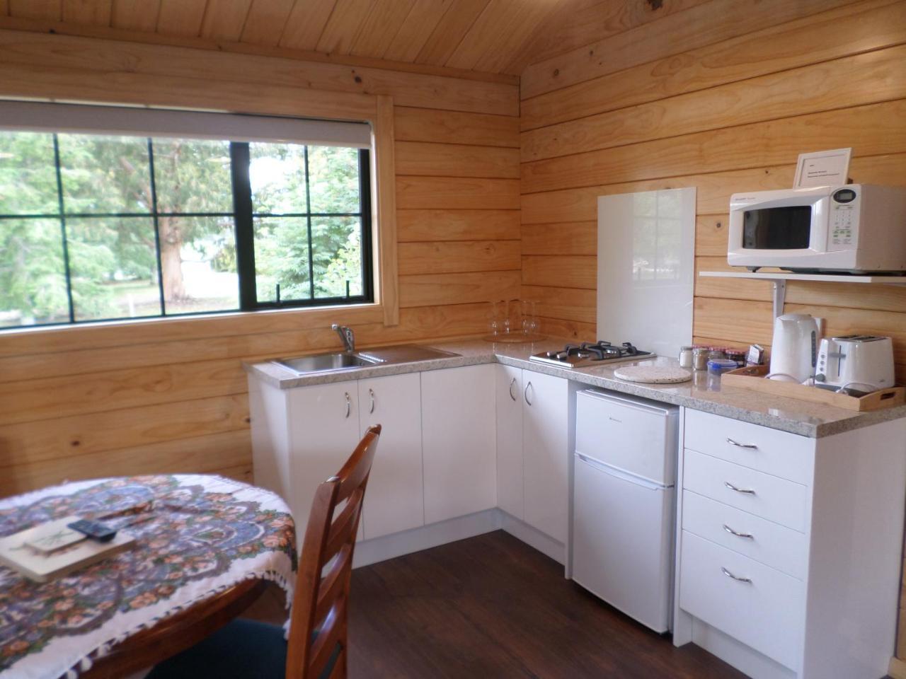Central Chalets Ltd Alexandra Bagian luar foto