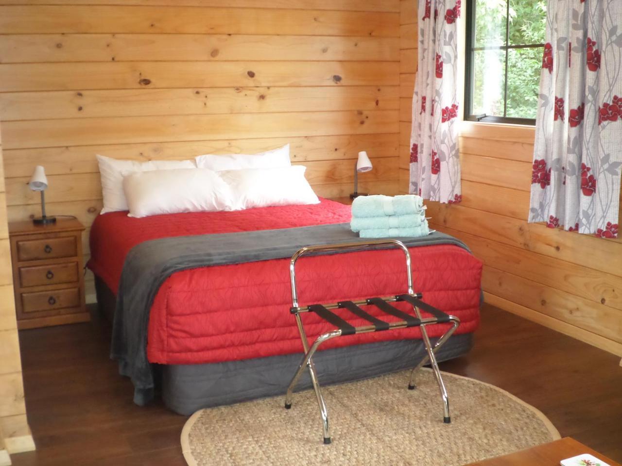 Central Chalets Ltd Alexandra Bagian luar foto