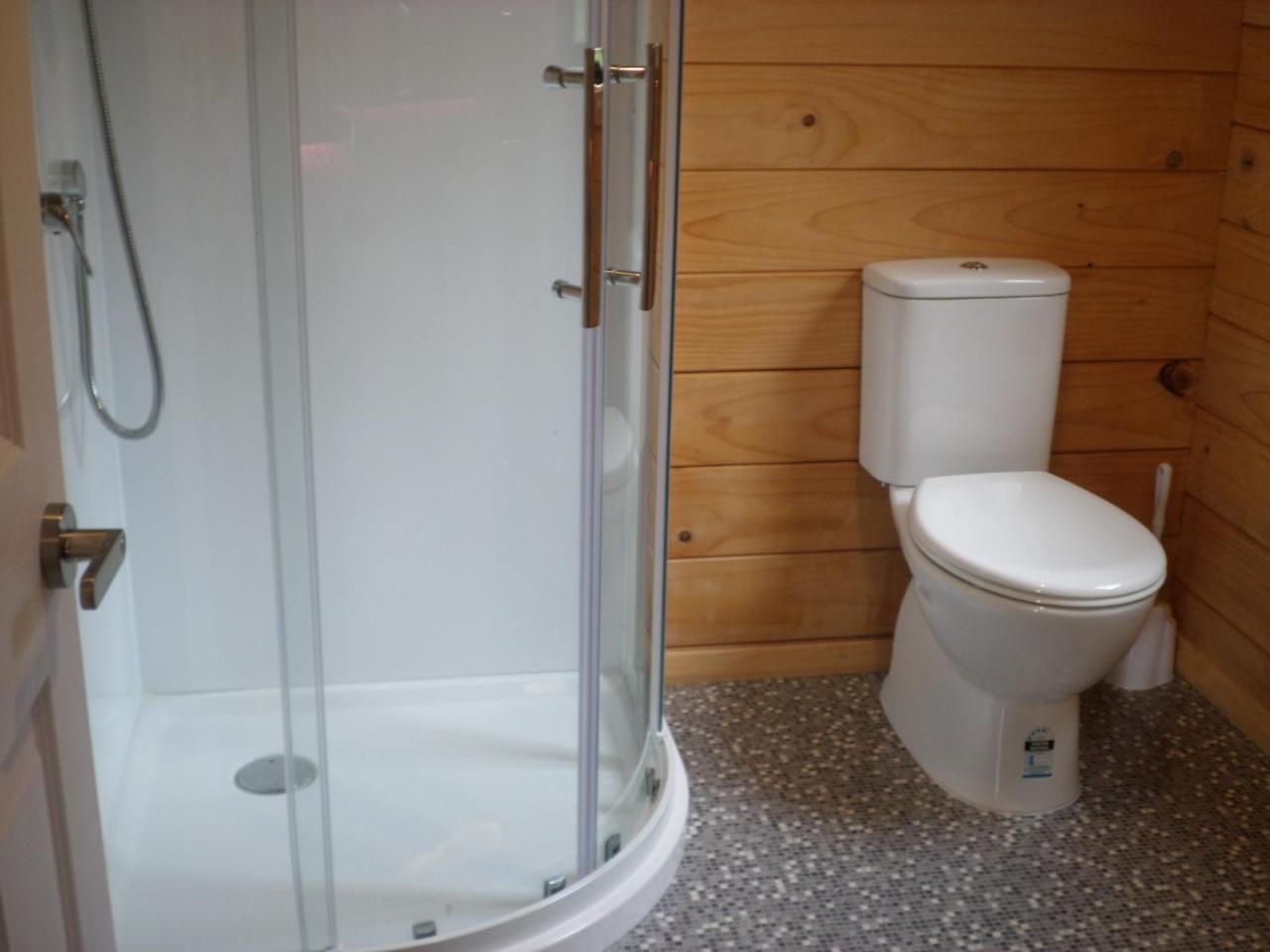 Central Chalets Ltd Alexandra Bagian luar foto