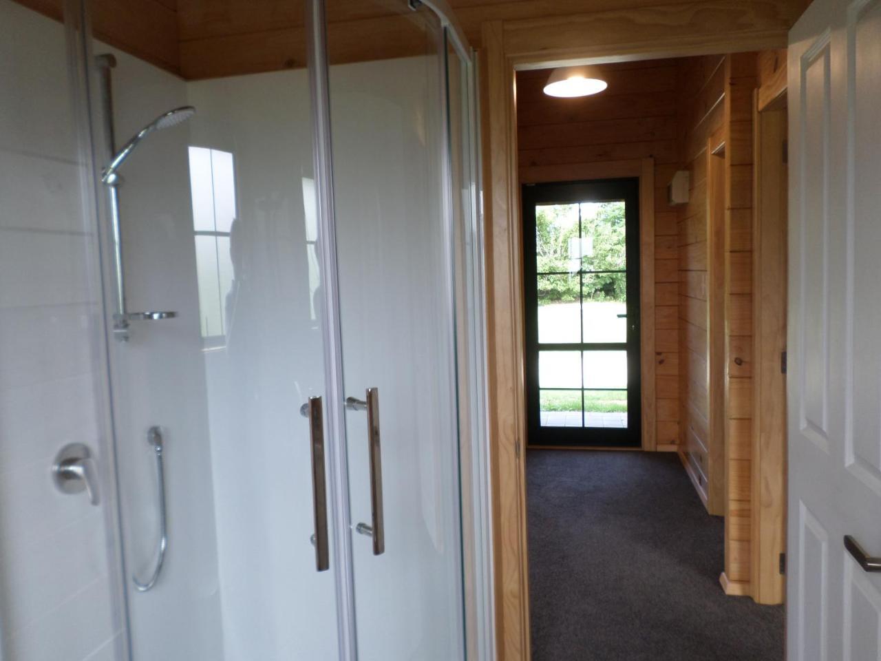 Central Chalets Ltd Alexandra Bagian luar foto