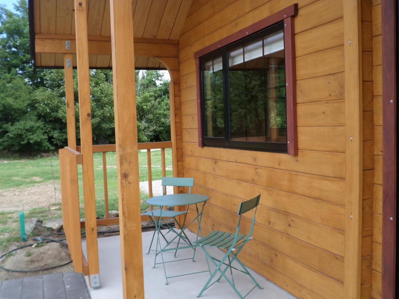 Central Chalets Ltd Alexandra Bagian luar foto
