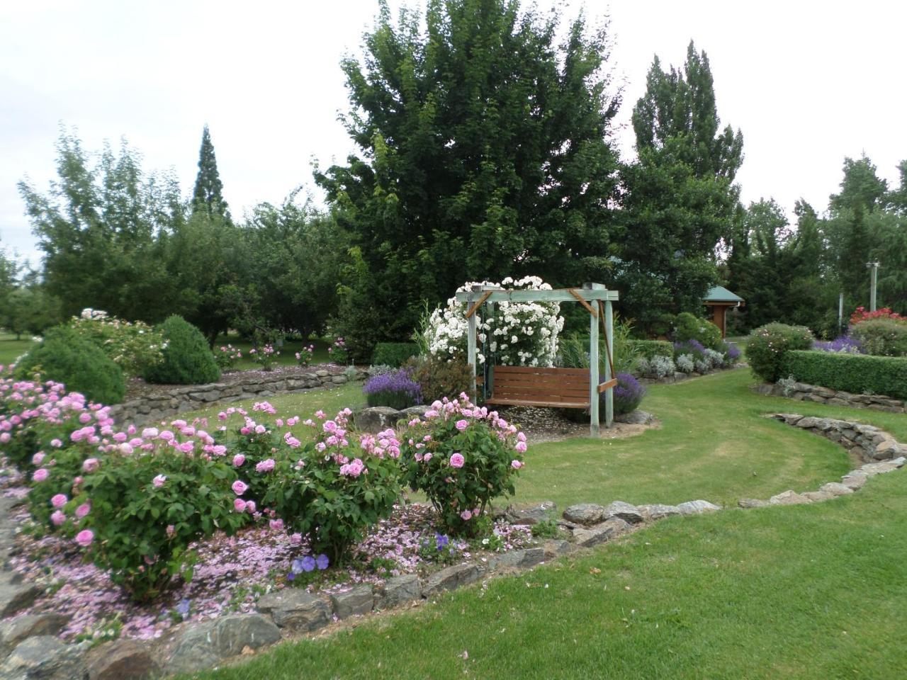 Central Chalets Ltd Alexandra Bagian luar foto