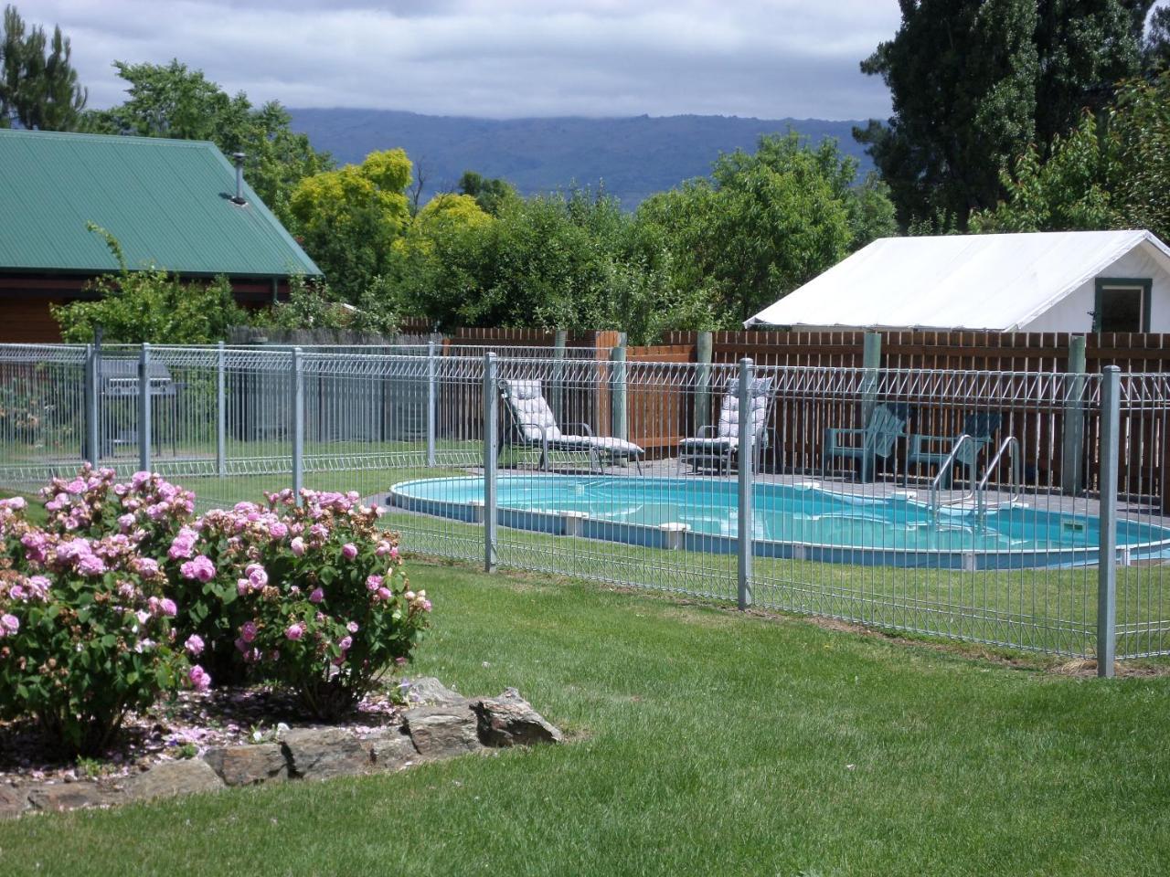 Central Chalets Ltd Alexandra Bagian luar foto
